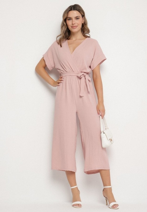 Różowy Kombinezon o Kopertowym Kroju z Wiązanym Paskiem Tenirea