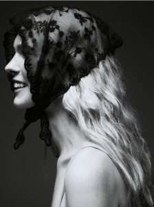 Koronkowy szal - czarny