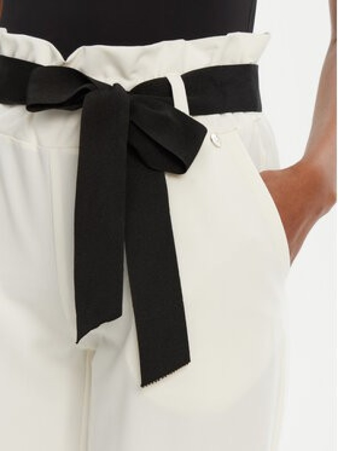 Rinascimento Spodnie materiałowe CFC0122382003 Écru Regular Fit