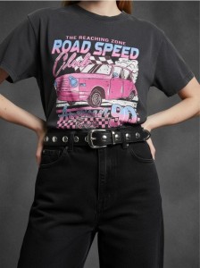 Pasek z ozdobnymi ćwiekami i metalową klamrą - czarny