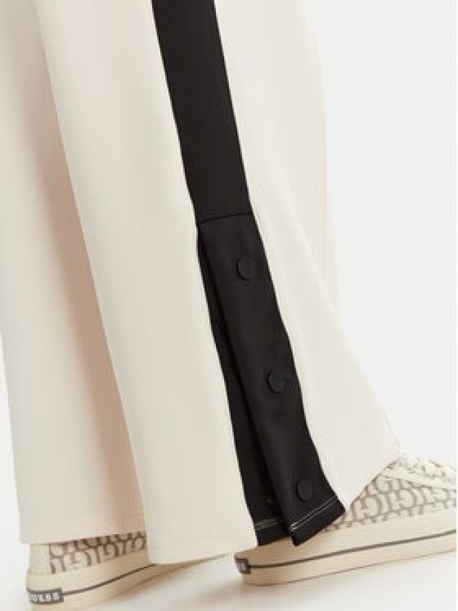 Guess Spodnie dresowe V5RB00 KCO72 Écru Regular Fit