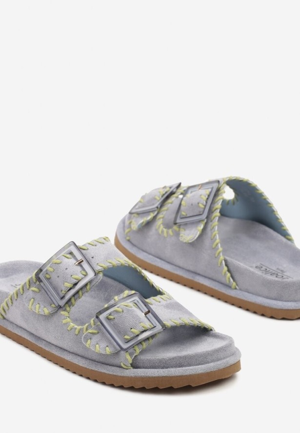 Niebieskie Klapki z Ekozamszu Zdobione Przeszyciami i Klamrami Leannae