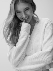 Krótki kardigan z bawełną - kremowy