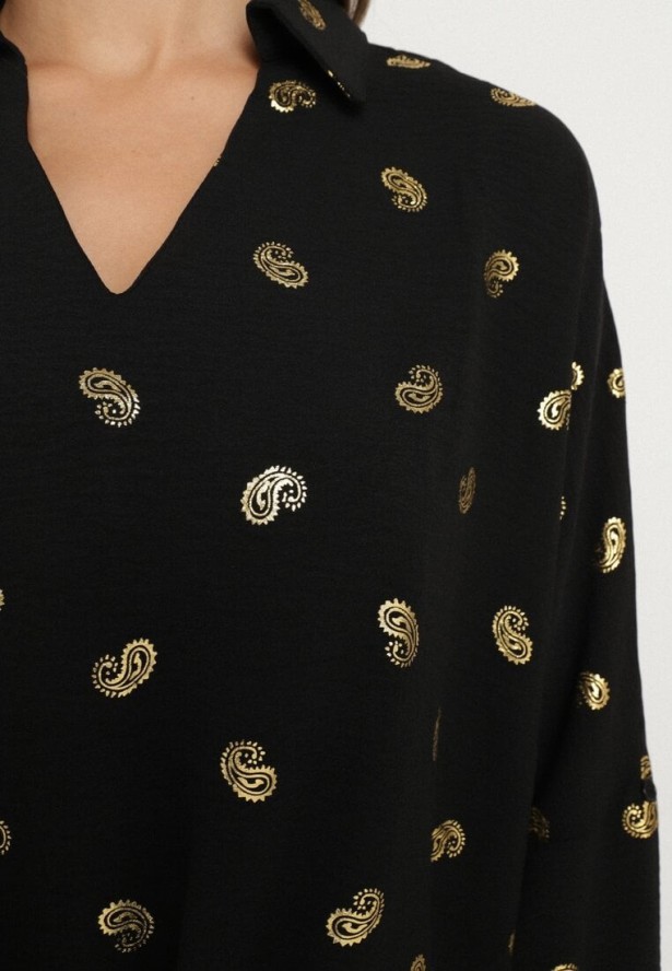 Czarna Bluzka z Metalicznym Nadrukiem i Ozdobnym Kołnierzykiem Nonivia