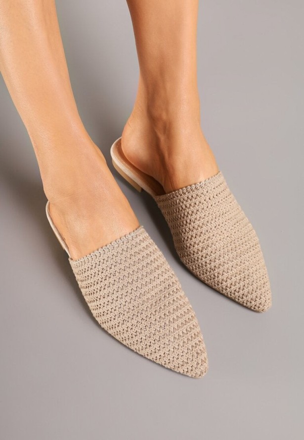 Ciemnobeżowe Klapki Typu Mule z Plecionki ze Szpiczastym Noskiem Alnil