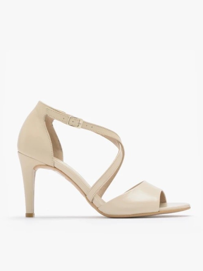 Sandały z ozdobnymi paseczkami