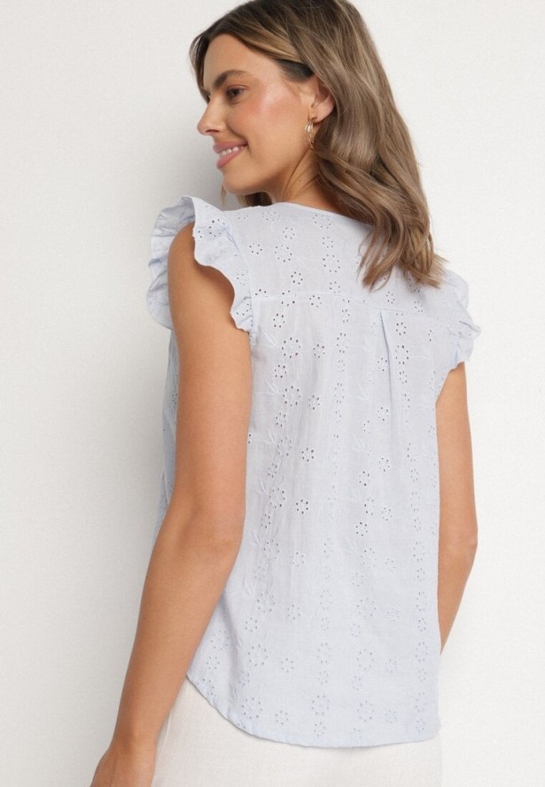 Jasnoniebieska Bawełniana Bluzka Ozdobiona Ażurowym Wzorem i Falbankami Ridiruna