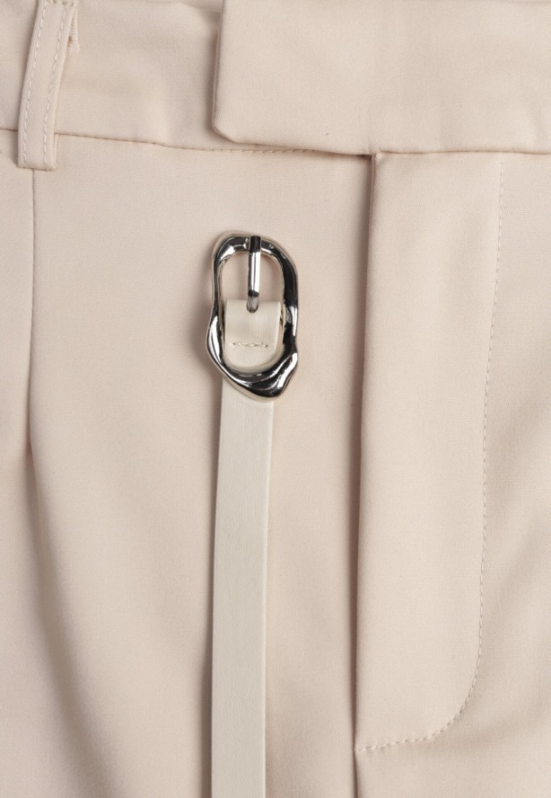 Beżowa Ołówkowa Spódnica z Bawełną z Paskiem i Podszewką Typu Szorty Vikisola