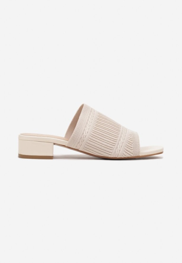 Jasnobeżowe Klapki na Obcasie z Tłoczoną Cholewką Dolianne