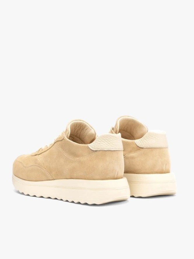 Beżowe sneakersy na grubszym spodzie