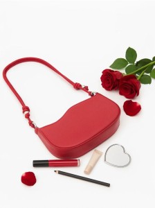 Torebka hobo z imitacji skóry - czerwony