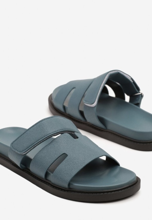 Ciemnoniebieskie Klapki z Pianki Zdobione Wycięciami Arrivara