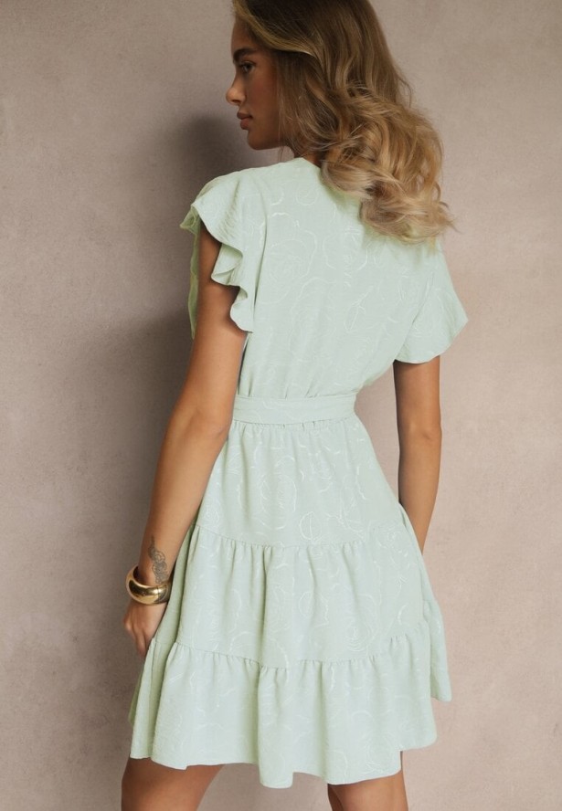 Jasnozielona Rozkloszowana Sukienka z Paskiem i Falbanami Lilarea