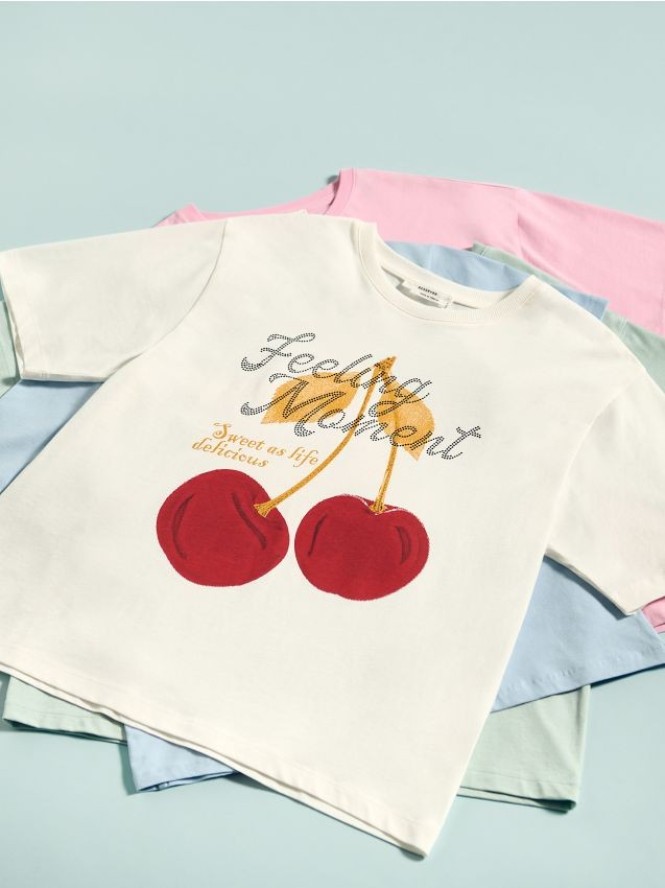 T-shirt oversize z aplikacjami - złamana biel