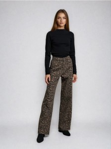 Jeansy straight w panterkę - wielobarwny