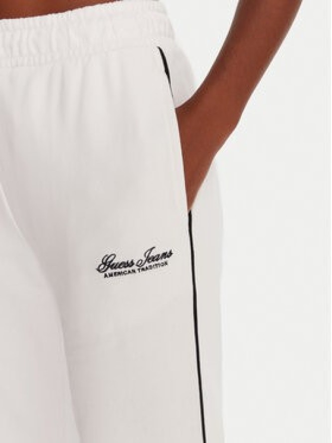 Guess Jeans Spodnie dresowe W5YB32 K68I4 Biały Regular Fit