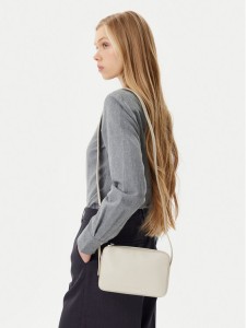 Calvin Klein Torebka Embossed Logo Camera Bag K60K612555 Beżowy