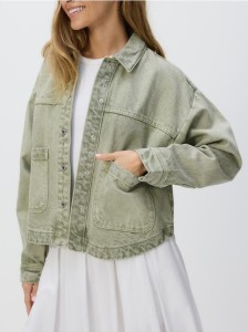 Jeansowa koszula z kieszeniami - zielony