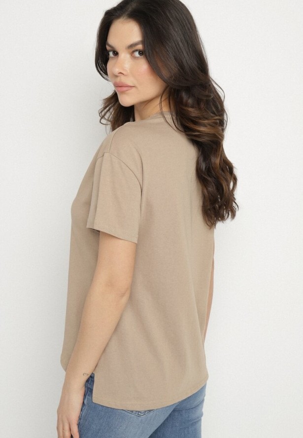 Beżowy T-shirt z Asymetrycznym Tyłem i Ozdobnym Haftem Ninissara
