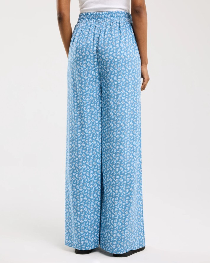 Spodnie damskie wide z wiskozy z motywem kwiatowym niebieskie Bohimi 402