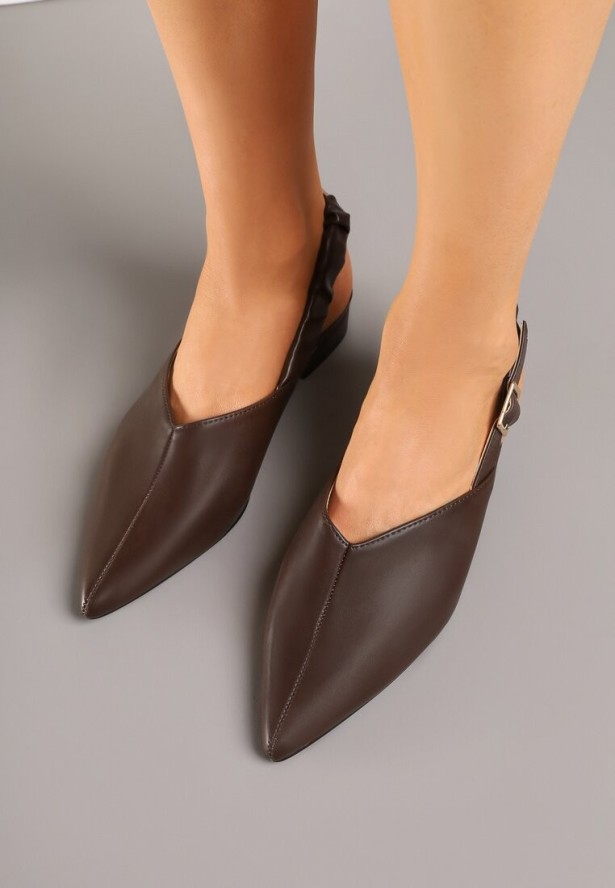 Brązowe Sandały ze Szpiczastym Noskiem i Sprzączką Jeneliena