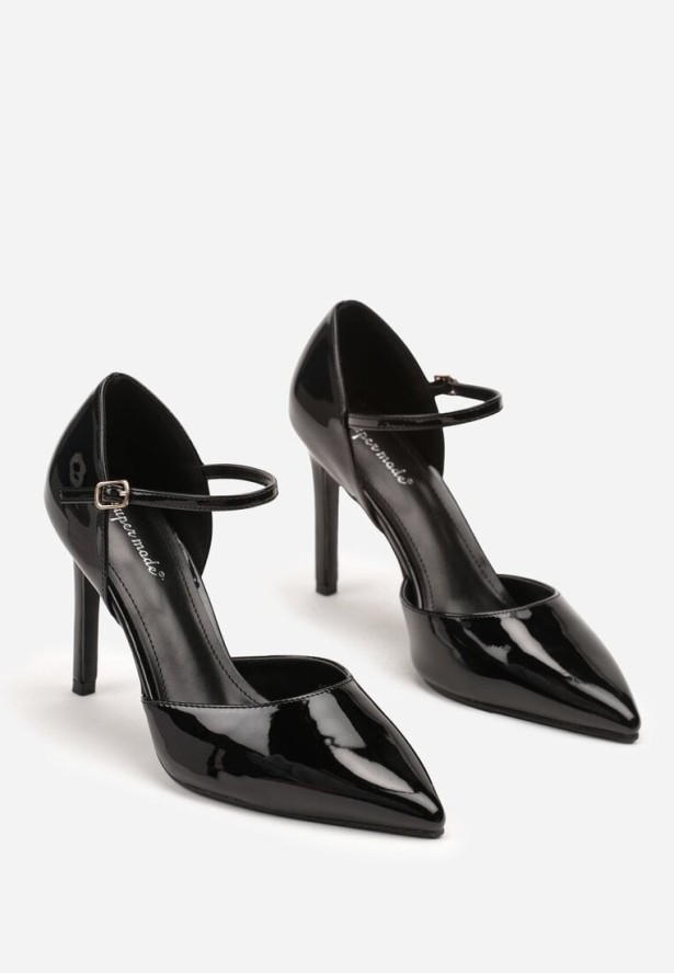 Czarne Szpilki z Lakierowanym Połyskiem i Paskiem na Sprzączkę Norilia