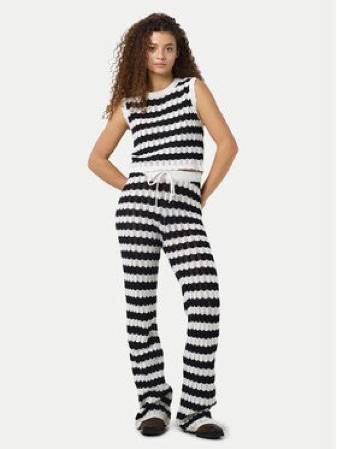 Noisy May Spodnie dzianinowe Laika 27033781 Czarny Flared Fit