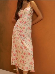 Sukienka midi w kwiaty na ramiączkach - wielobarwny