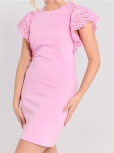 Sukienka mini z ażurowymi rękawami - różowy