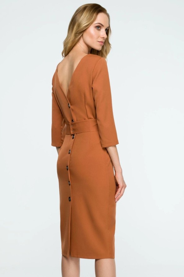 Sukienka ołówkowa midi z dekoltem V na plecach brązowa