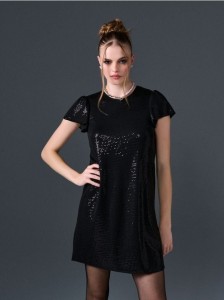 Sukienka mini z połyskującymi aplikacjami - czarny