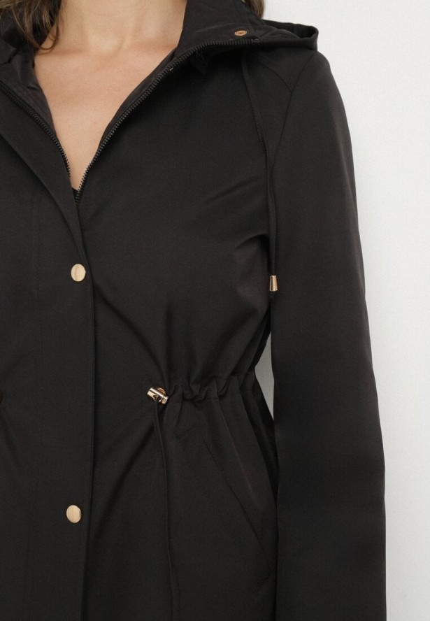 Czarna Kurtka Parka ze Ściągaczem w Talii i Odpinanym Kapturem Elanoreta