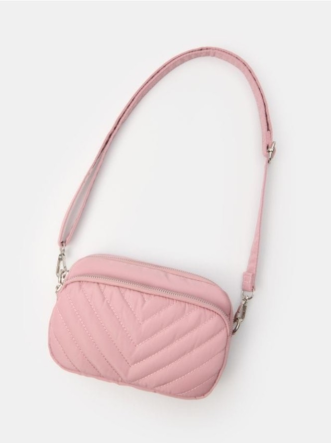 Mała pikowana torebka typu crossbody - różowy
