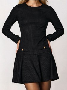 Rozkloszowana sukienka mini - czarny