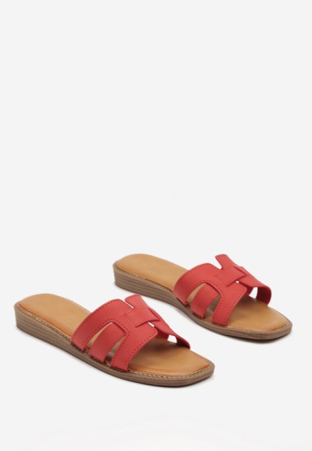 Czerwone Płaskie Klapki z Ozdobnymi Paskami Tandeoris