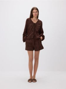 Muślinowe szorty ze wzorem - ciemnobrązowy