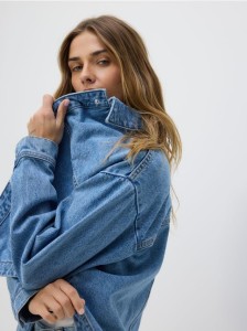 Jeansowa koszula z kieszeniami - niebieski