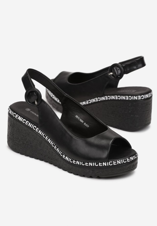 Czarne Sandały na Koturnie ze Sprzączką Yidesa