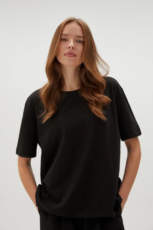 Bluzka z koralikami na rękawach czarna