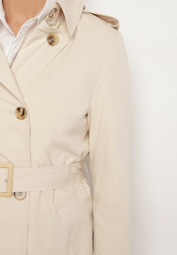 Beżowy Klasyczny Płaszcz Trencz o Dwurzędowym Kroju z Paskiem i Klapą Sareti