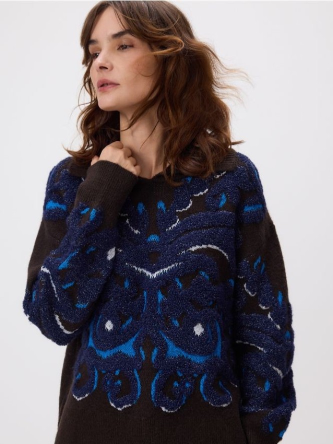 Wzorzysty sweter z kołnierzykiem - wielobarwny