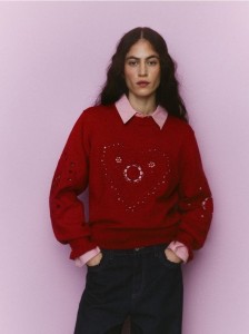 Sweter z ażurowym motywem - czerwony