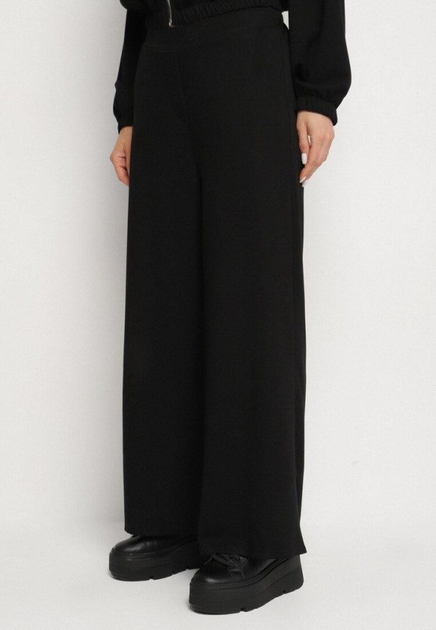 Czarny Komplet Dresowy z Wiskozą Szerokie Spodnie i Bluza ze Stójką i Broszką Redasena