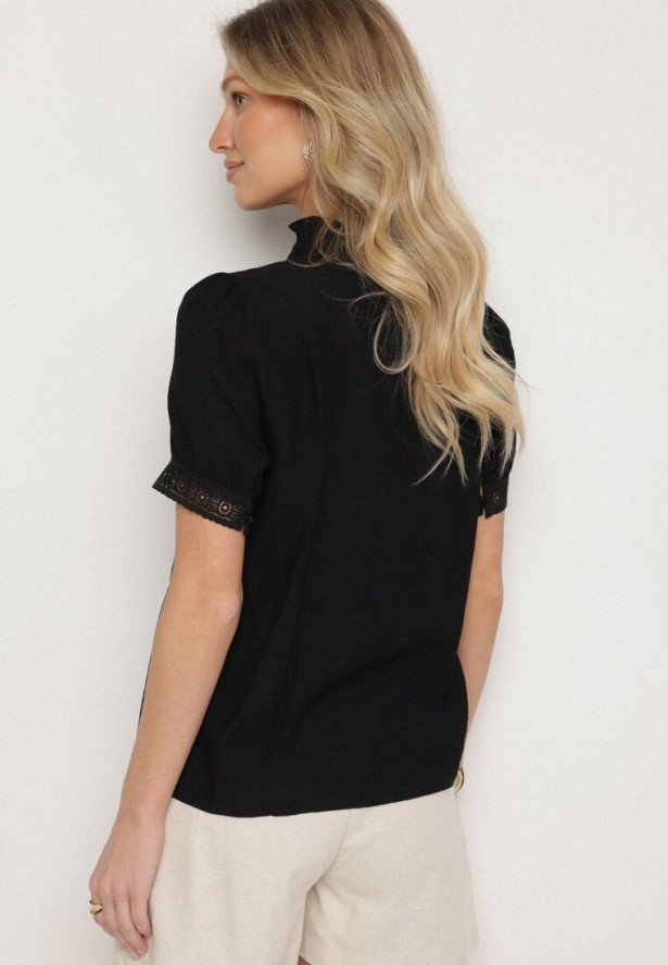 Czarna Wiskozowa Koszula ze Stójką i Koronką Temonea
