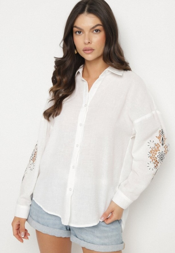 Biała Koszula o Kroju Oversize Zdobiona Haftem na Rękawach Dovorea