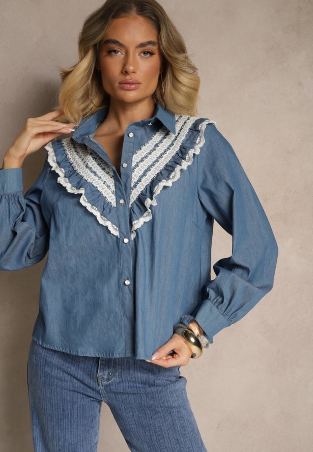 Niebieska Rustykalna Koszula z Bawełny Zdobiona Koronką i Falbankami Lisarilis