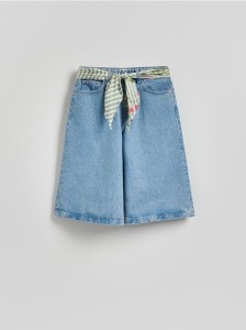 Jeansowe bermudy z bandaną - niebieski