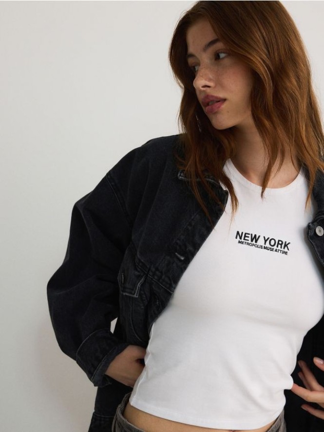 Top z haftem - biały