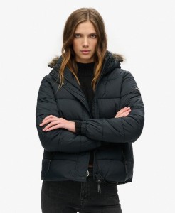 Krótka kurtka z kapturem i podszewką marki SUPERDRY.