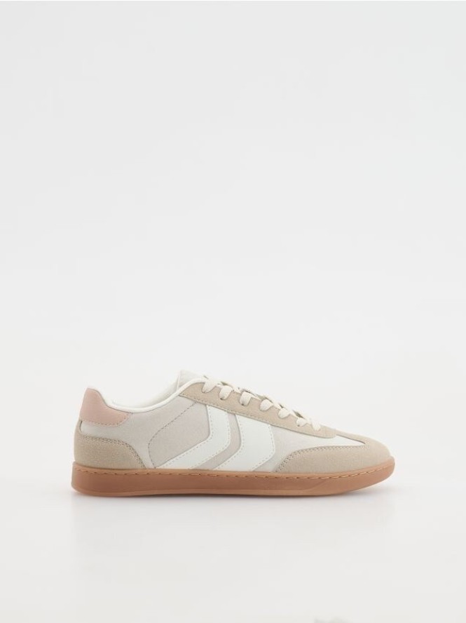 Sneakersy na płaskiej podeszwie - biały